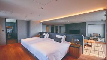 NOHGA Suite, Non Smoking | Down comforters, in-room safe, blackout drapes, soundproofing