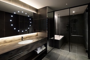 Articles de toilette gratuits, sĂšche-cheveux, chaussons, bidet
