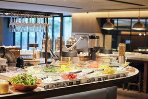 Daily cooked-to-order breakfast for a fee