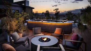 Rooftop bar, al fresco dining, open daily