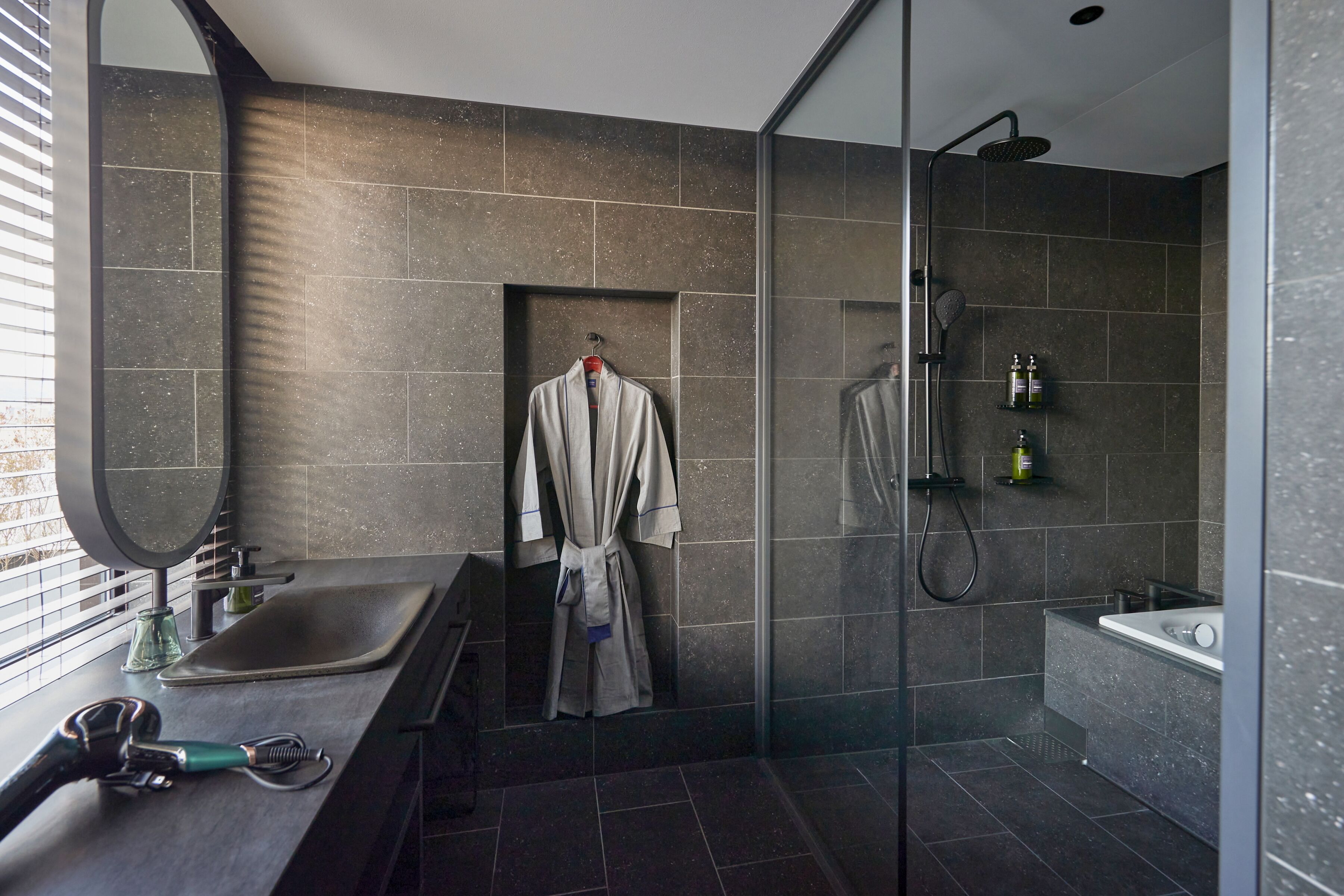 Suite, Nichtraucher (NOHGA) | Badezimmer | Kostenlose Toilettenartikel, Haartrockner, Hausschuhe, Bidet