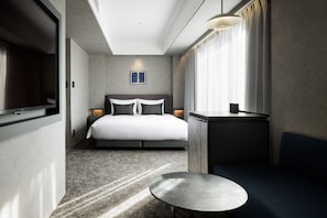 Down duvets, in-room safe, blackout curtains, soundproofing