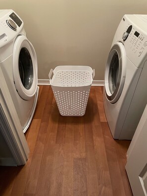 Interior - Beautiful apartment surround by all stores with a nice lakeview and buckroebeach (Hampton)