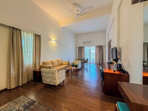 Suite | Premium bedding, minibar, in-room safe, desk