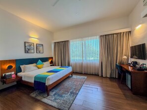 Executive Room | Premium bedding, minibar, in-room safe, desk