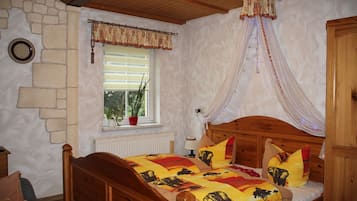 1 bedroom, bed sheets