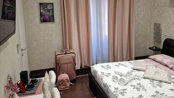 1 chambre, fer et planche Ă repasser, Wi-Fi gratuit, draps fournis