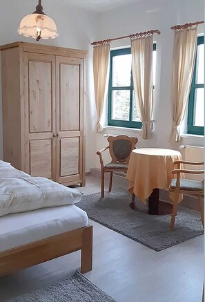 1 bedroom, travel cot, WiFi, bed sheets