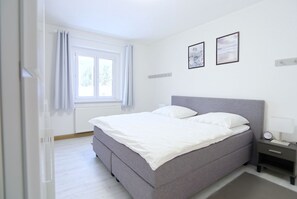2 quartos, acesso à internet, roupa de cama