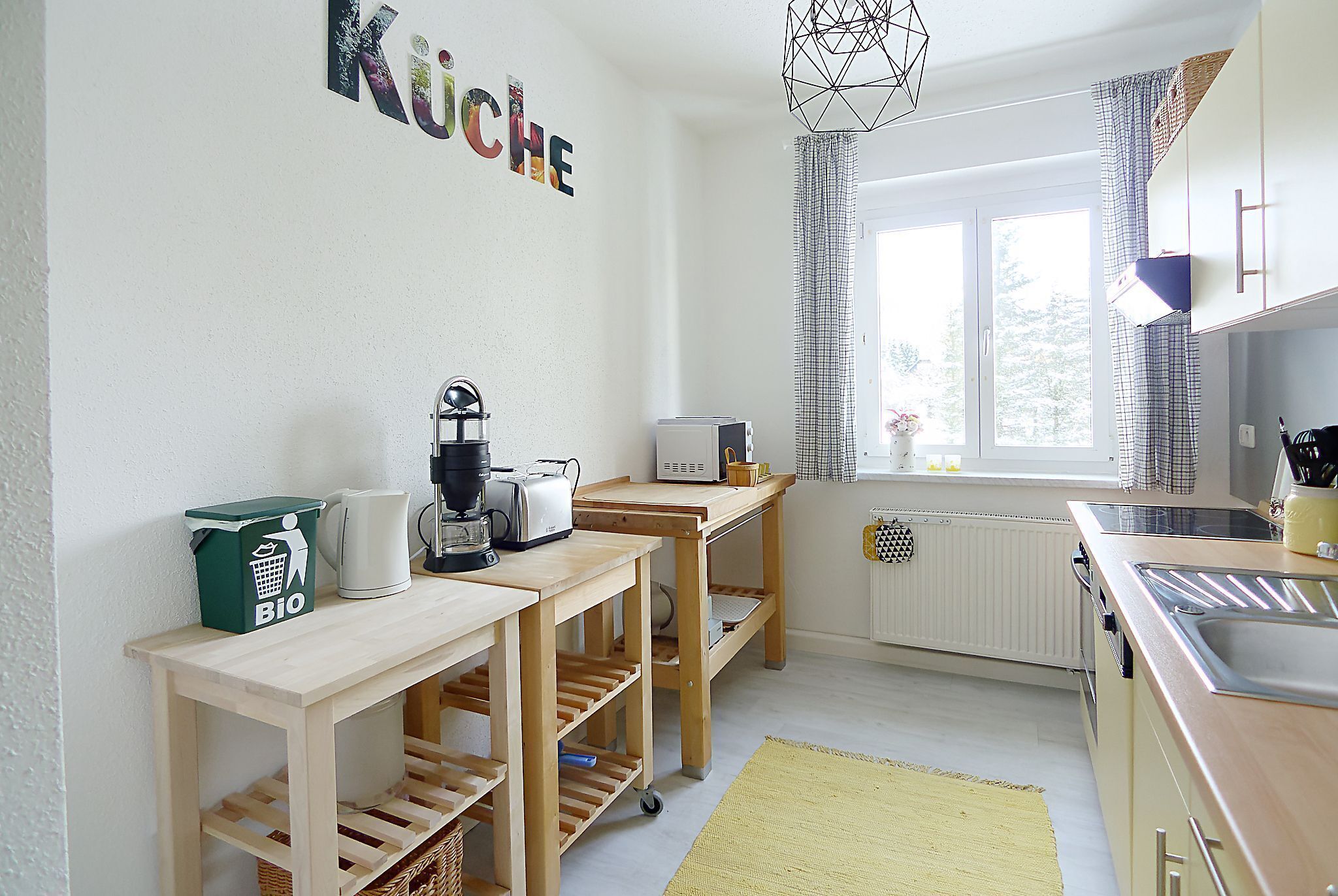 Cafetière/bouilloire, réfrigérateur, micro-ondes, four