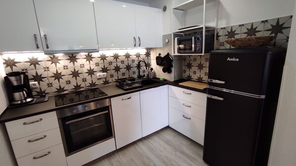 Køleskab, mikrobølgeovn, ovn, opvaskemaskine