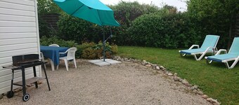 In the city as in the country! 2.7kms from the Valentre bridge