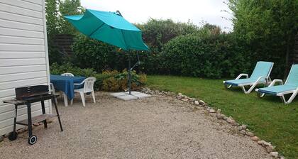 In the city as in the country! 2.7kms from the Valentre bridge