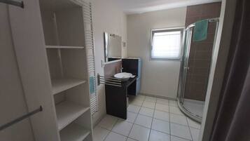Shower, hair dryer, towels, toilet paper