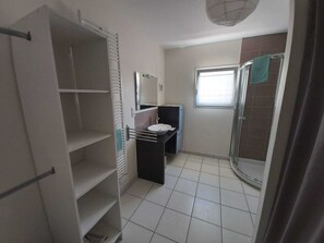 Shower, hair dryer, towels, toilet paper