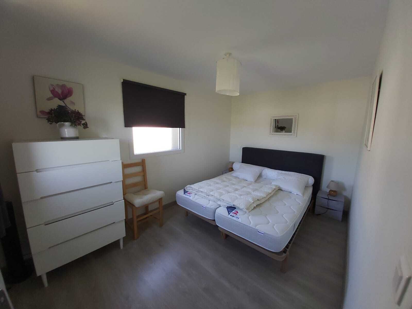 2 chambres, fer et planche à repasser, Wi-Fi gratuit, draps fournis