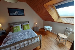 2 chambres, fer et planche Ă repasser, lit parapluie