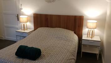2 habitaciones, cuna de viaje, wifi gratis y ropa de cama