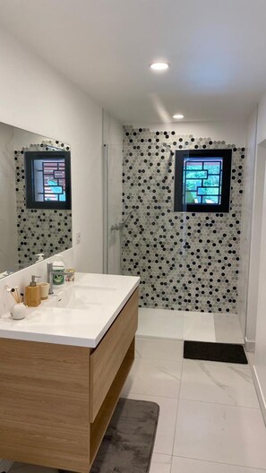 Shower, towels