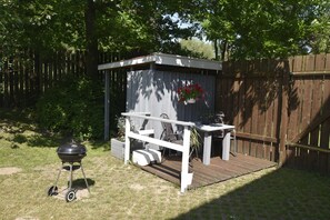 Outdoor dining - Ground floor apartment in the red house on the Baltic Sea cycle path OVS 103 - 1-room vacation apartment (2 pers.) (Blowatz)