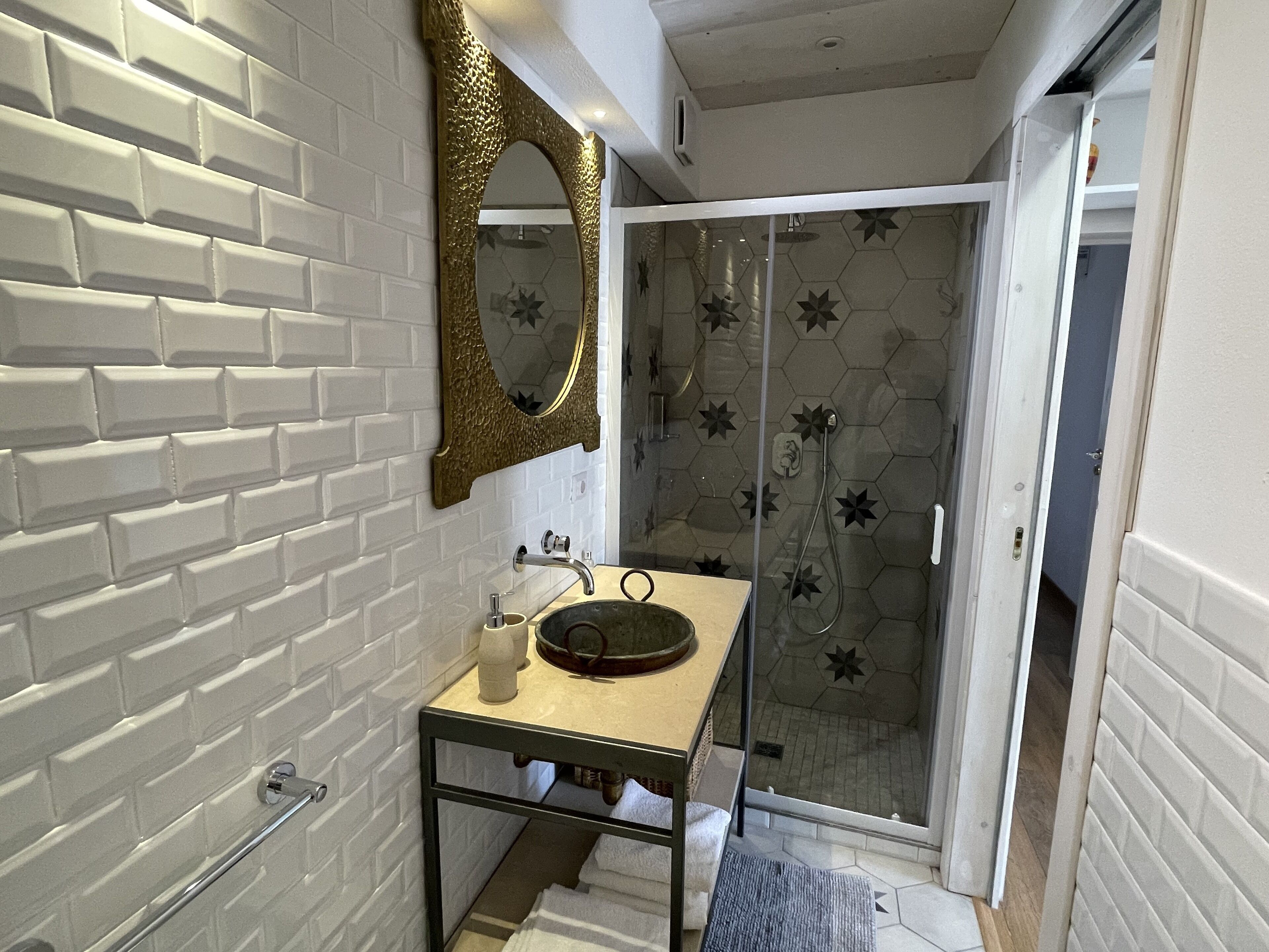 Dusche, Haartrockner, Bidet, Handtücher