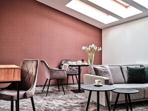 Junior Studio Suite | Hypo-allergenic bedding, in-room safe, desk, laptop workspace - 1891 Garni Hotel (Kraków)