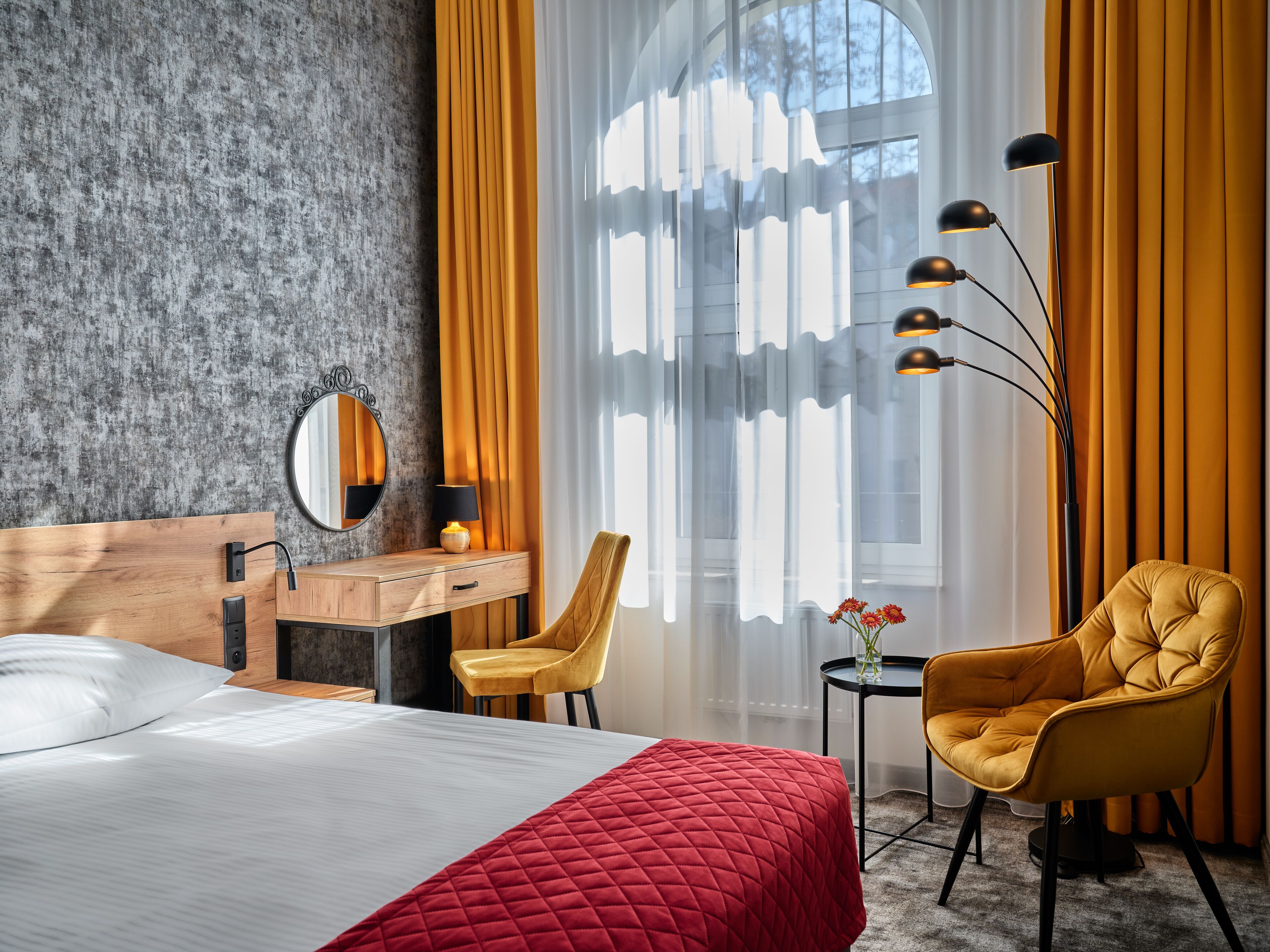 standard double room | 1 bedroom, hypo-allergenic bedding, in-room safe, desk