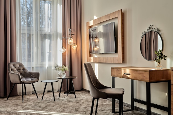 Habitación doble superior | Ropa de cama hipoalergénica y caja de seguridad en la habitación