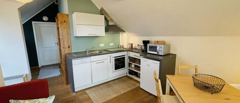 Coffee/tea maker, fridge, microwave, oven