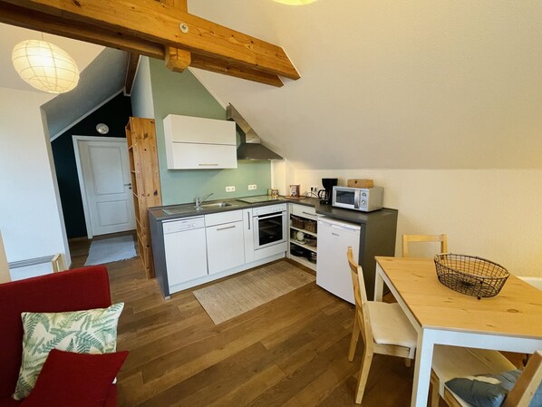 Fridge, microwave, oven, stovetop - Fewo Klein Aber Fein (Urbar)