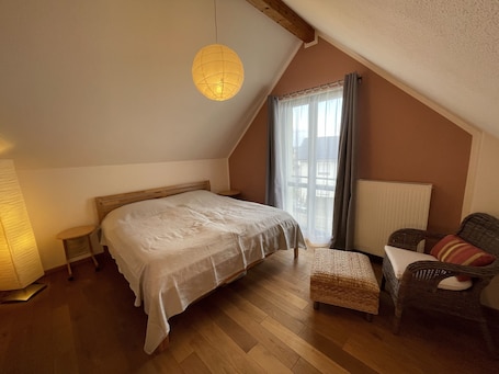 2 bedrooms, travel crib, free WiFi, bed sheets. Fewo Klein Aber Fein