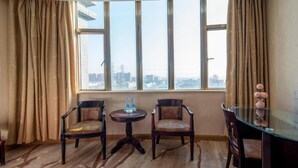 Business Room | In-room safe, blackout drapes, soundproofing - suoxingjiudian (Dongguan)