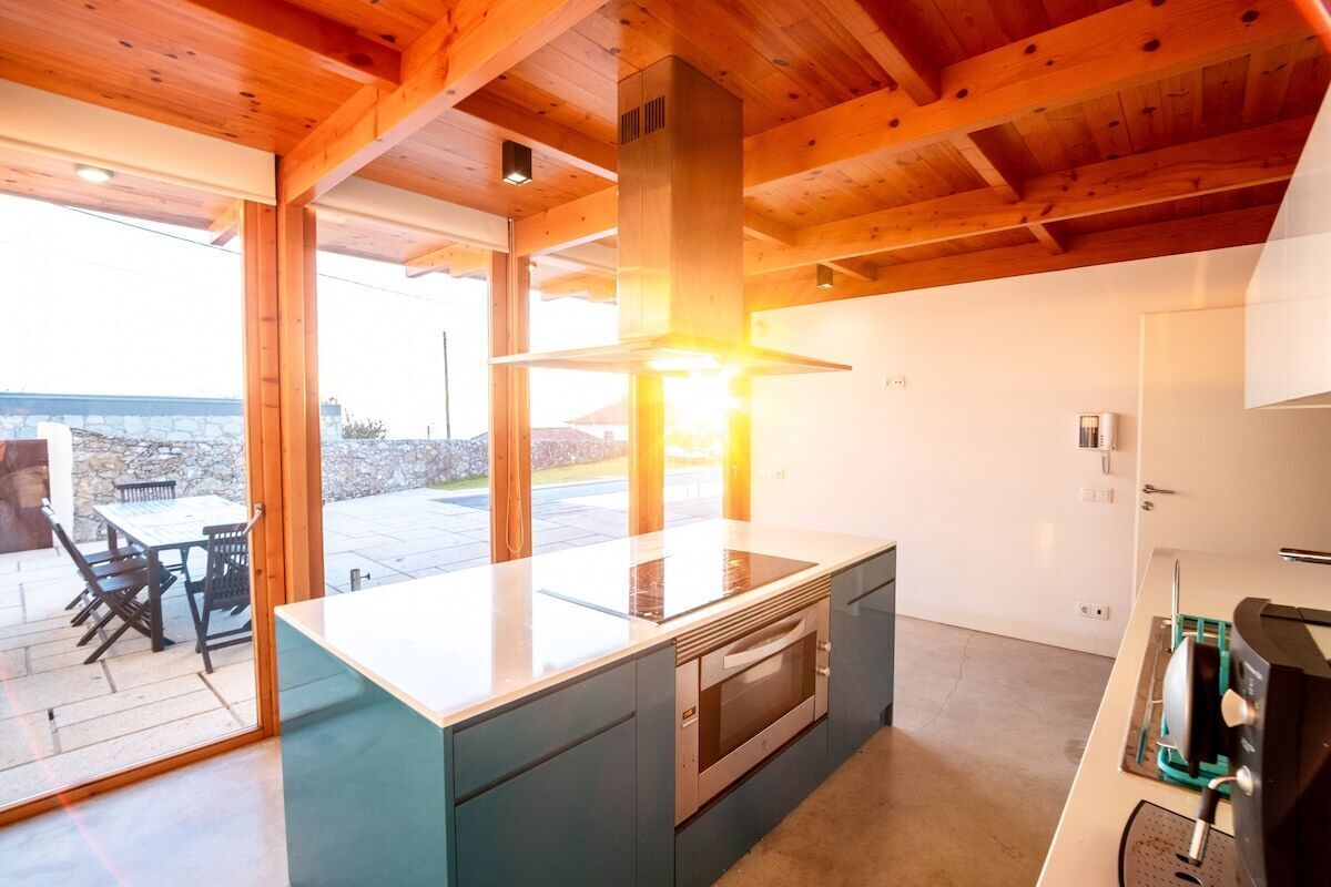 Geladeira, micro-ondas, fogão, cooktop