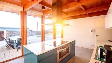 Geladeira, micro-ondas, fogão, cooktop