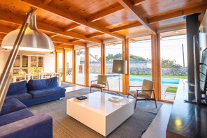 TV, fireplace, stereo, offices - Portugal Active Atlantic Lodge -SEA VIEW -Premium (Viana do Castelo)