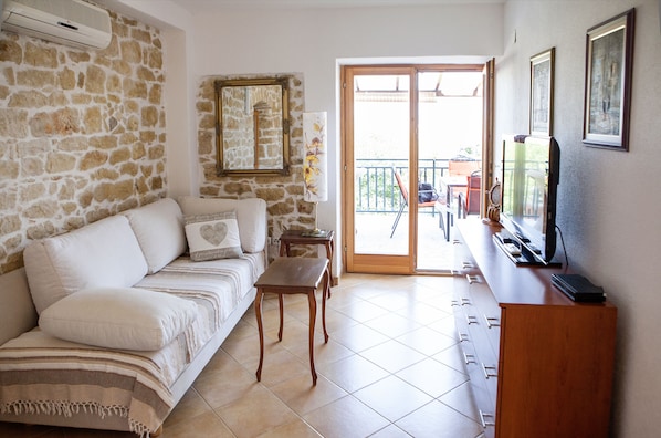 Departamento, varias camas | Sala de estar