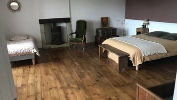 4 bedrooms, iron/ironing board, free WiFi