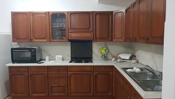 Frigorifero, forno, macchina per tè/caffè, pentole/stoviglie/utensili