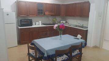 Frigorifero, forno, macchina per tè/caffè, pentole/stoviglie/utensili