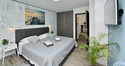 2 Bedroom Apartment Sleeps 5 - Privat Pool