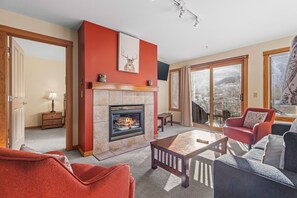 Smart-TV, Kamin, Stereoanlage, Arbeitsbereiche