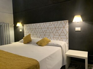 Bureau, fer et planche à repasser, Wi-Fi gratuit, draps fournis