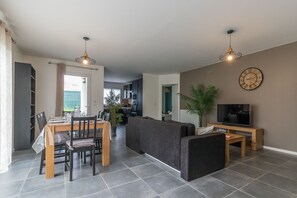 Dining - Les Villas de Castel : Villa "les Chênes" (Castelmaurou)