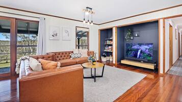Smart TV, fireplace, ping pong