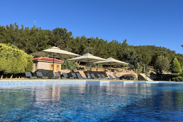 Een seizoensgebonden buitenzwembad