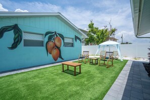 Terrace/patio - Mango Street Inn Suite 7 (Fort Myers Beach)