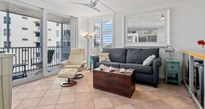 Modern Vibes and Gorgeous Views 4405