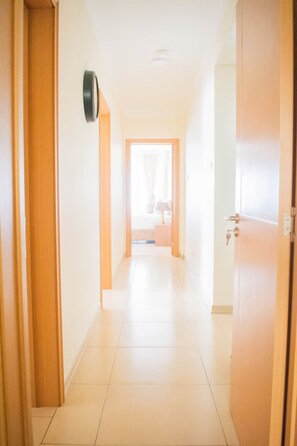 Deluxe-Apartment | Schreibtisch, laptopgeeigneter Arbeitsplatz, schallisolierte Zimmer