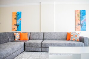 Departamento Deluxe | Escritorio, espacio para trabajar con laptop y insonorización 