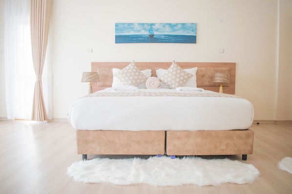Departamento Deluxe | Escritorio, espacio para trabajar con laptop y insonorización 